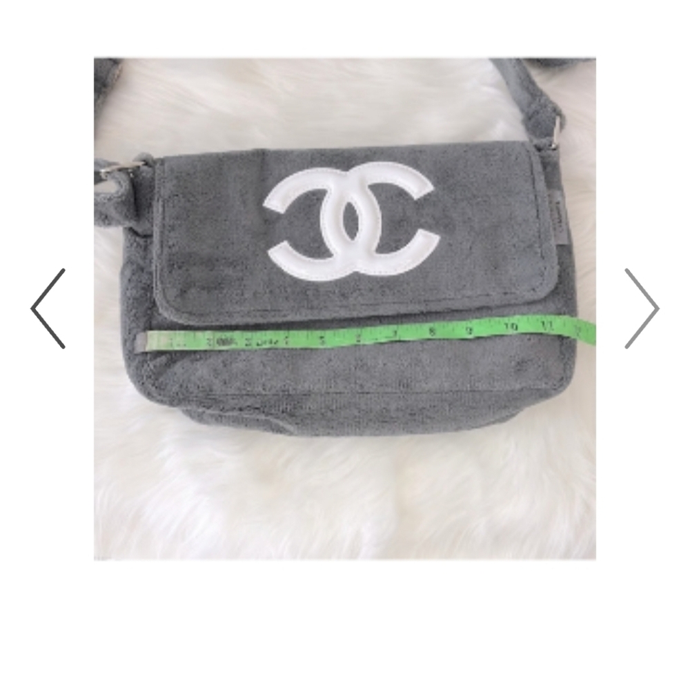 🩶🤍CHANEL Plush Gray Crossbody Bag with White Emblem, VIP Precision BAG.🩶💕 - Picture 5 of 13
